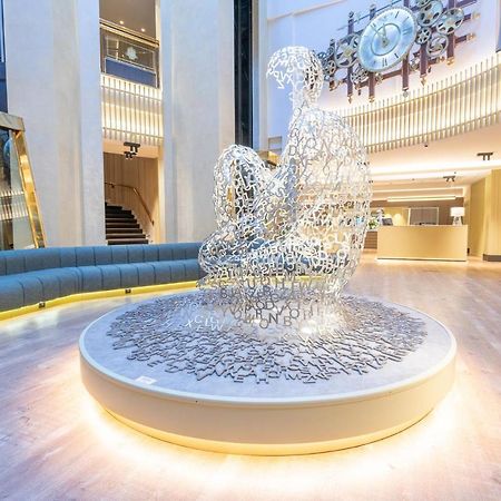 ホテル プラザ アンドラ・ラ・ベリャ エクステリア 写真 Fountain in the lobby of the hotel