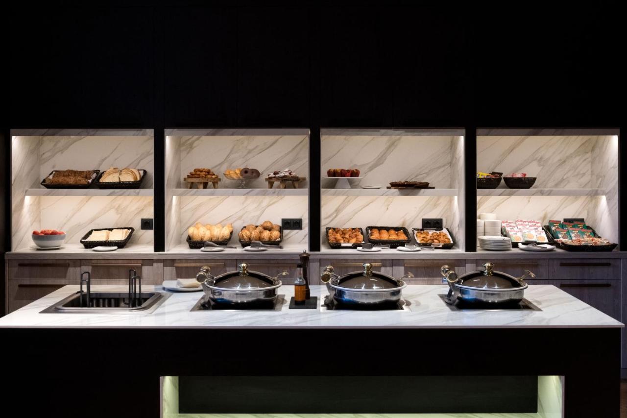 ホテル プラザ アンドラ・ラ・ベリャ エクステリア 写真 A buffet at a restaurant