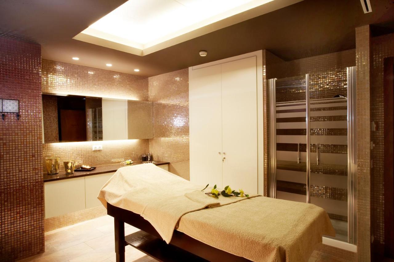 ホテル プラザ アンドラ・ラ・ベリャ エクステリア 写真 A treatment room at a spa