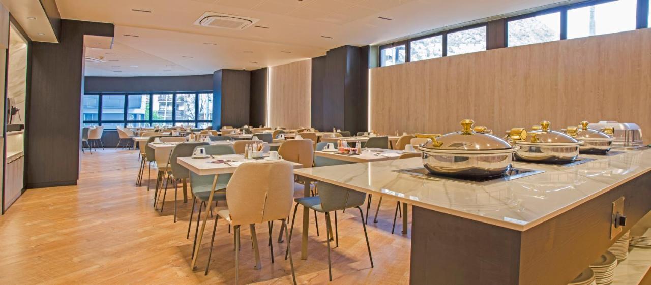 ホテル プラザ アンドラ・ラ・ベリャ エクステリア 写真 The dining room at the 1011 Club