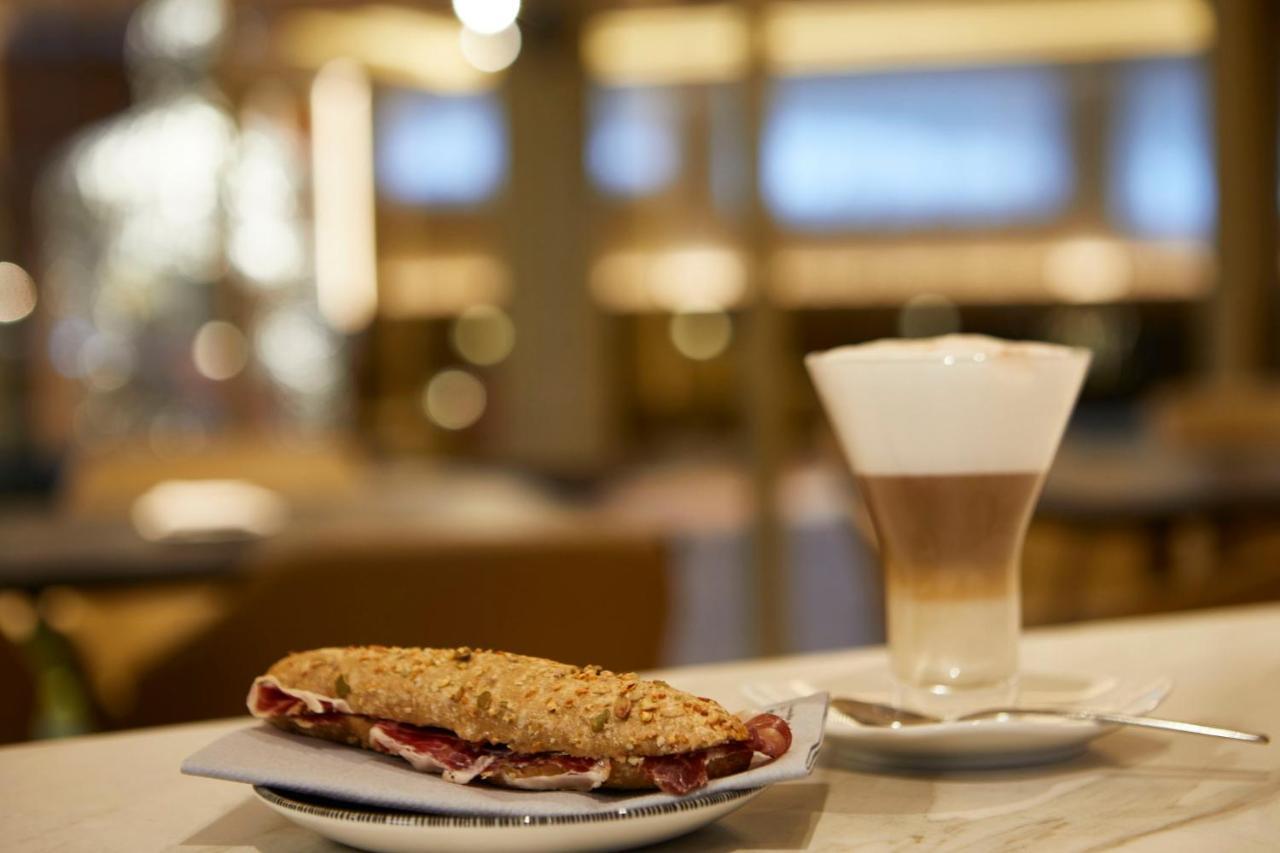 ホテル プラザ アンドラ・ラ・ベリャ エクステリア 写真 A typical Italian cappuccino