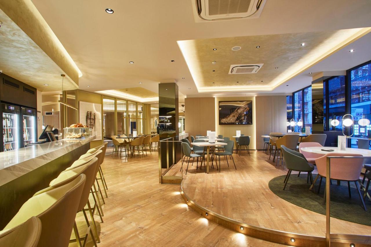 ホテル プラザ アンドラ・ラ・ベリャ エクステリア 写真 The lounge at London Heathrow Airport